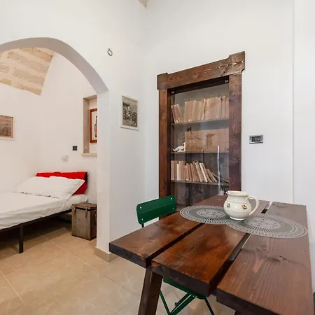 Guesthost - Palazzo Rolli La Stanza Della Libreria ガラトーネ