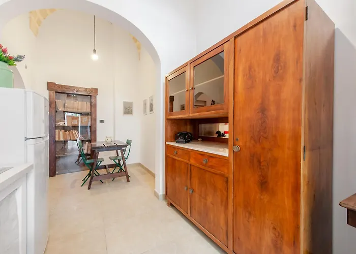 Guesthost - Palazzo Rolli La Stanza Della Libreria * Galatone