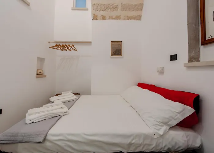 Guesthost - Palazzo Rolli La Stanza Della Libreria Appartement Galatone